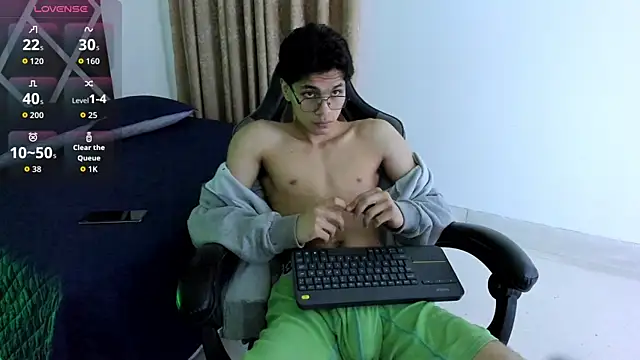 Ithan Hott online show from June 19, 2026, 3:44 am