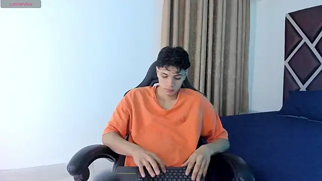 Ithan Hott online show from July 4, 2026, 3:45 am