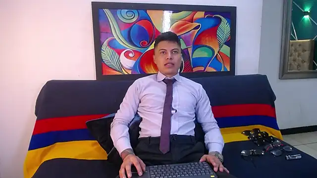 AquilesTaylor online show from June 12, 2026, 12:37 pm