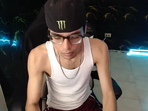 Snapshot of draven_sex chatting on June 6, 2026, 1:43 am draven sex online show from June 6, 2026, 1:43 am