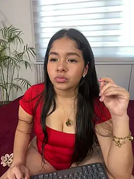 ValentinaLuciana online show from July 27, 2026, 5:20 pm