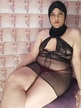 Snapshot of LenaQPeach chatting on June 22, 2026, 11:07 am LenaQPeach online show from June 22, 2026, 11:07 am