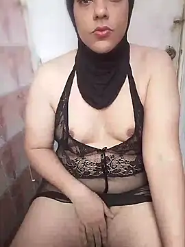 Snapshot of LenaQPeach chatting on August 7, 2026, 1:24 pm LenaQPeach online show from August 7, 2026, 1:24 pm