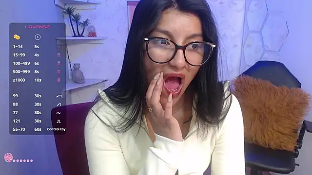 Hailey Adams online show from July 8, 2026, 2:32 pm