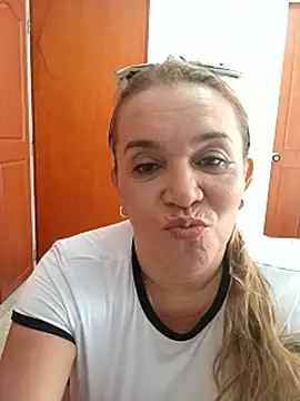 Sara hilton02 online show from June 14, 2026, 2:30 pm
