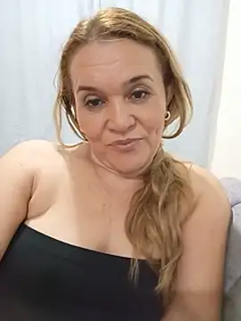Sara hilton02 online show from June 26, 2026, 1:21 am