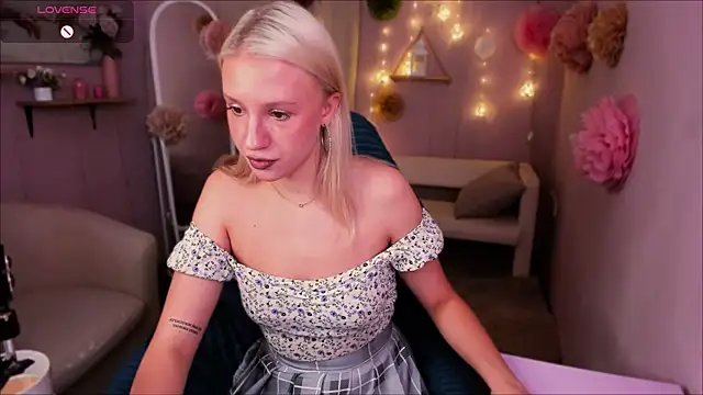 Angel Tessa online show from July 29, 2026, 8:51 pm