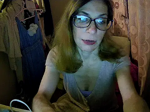 Snapshot of Aphrodity_Roxx chatting on July 30, 2026, 11:04 pm Aphrodity Roxx online show from July 30, 2026, 11:04 pm