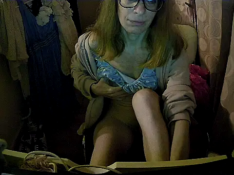 Snapshot of Aphrodity_Roxx chatting on July 31, 2026, 9:47 pm Aphrodity Roxx online show from July 31, 2026, 9:47 pm