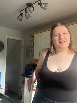 Curvy Vanilla online show from June 12, 2026, 12:59 pm