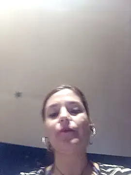 fresasabrosa69 online show from June 22, 2026, 1:40 am