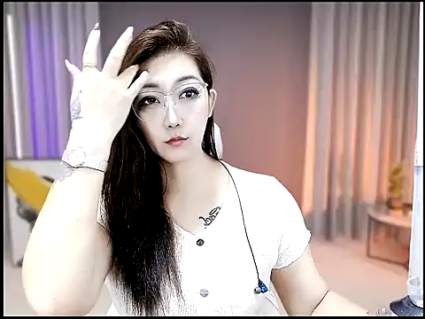 Snapshot of Mimi131499 chatting on June 26, 2026, 10:52 am Mimi131499 online show from June 26, 2026, 10:52 am