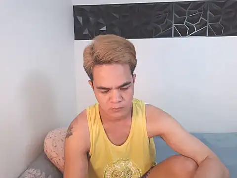 Snapshot of yourmikexxx chatting on July 7, 2026, 12:53 pm yourmikexxx online show from July 7, 2026, 12:53 pm