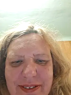 Snapshot of SonyaMarmeladx chatting on June 19, 2026, 2:43 pm SonyaMarmeladx online show from June 19, 2026, 2:43 pm