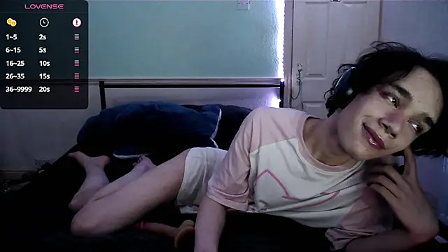 Snapshot of Straything chatting on June 27, 2026, 8:47 pm Straything online show from June 27, 2026, 8:47 pm