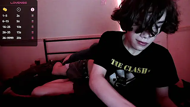 Snapshot of Straything chatting on June 28, 2026, 11:44 pm Straything online show from June 28, 2026, 11:44 pm