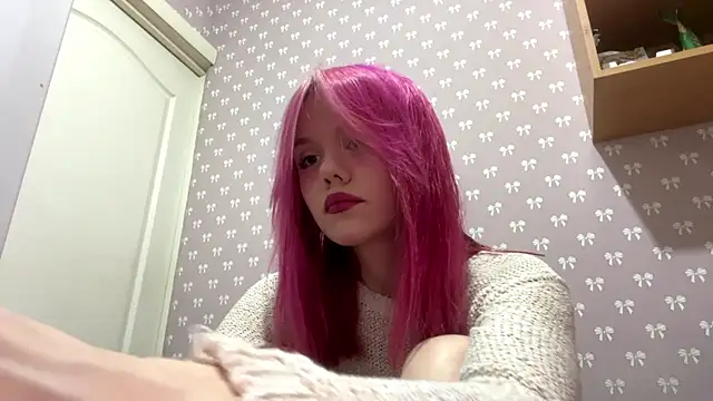 Linecutie online show from July 4, 2026, 8:26 pm