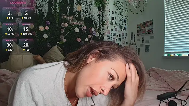 LyraCovee online show from July 6, 2026, 12:18 am
