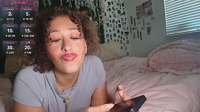 LyraCovee online show from July 11, 2026, 12:13 am