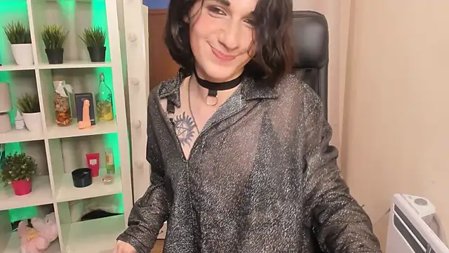 MickeQuinee online show from July 1, 2026, 7:21 am