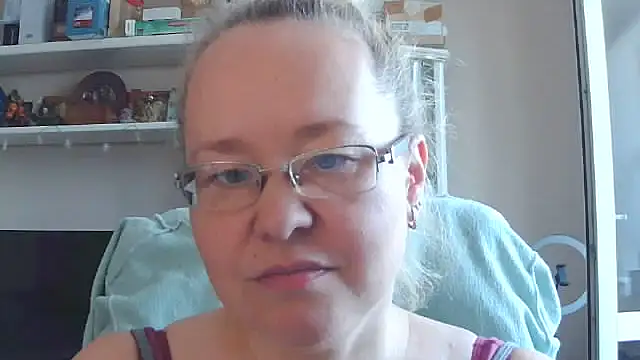 Snapshot of Viola27 chatting on July 21, 2026, 7:11 am Viola27 online show from July 21, 2026, 7:11 am