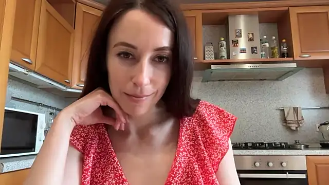Flamingo Queen online show from June 17, 2026, 2:40 pm