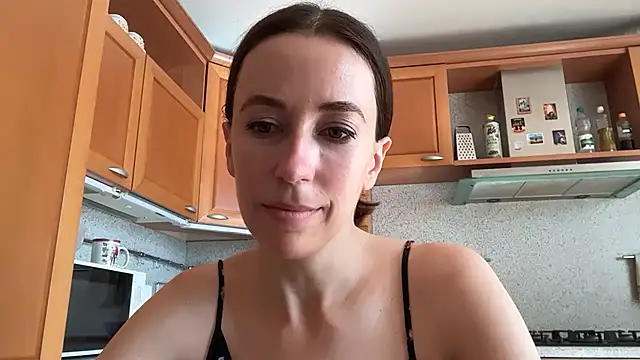 Flamingo Queen online show from July 1, 2026, 6:04 am