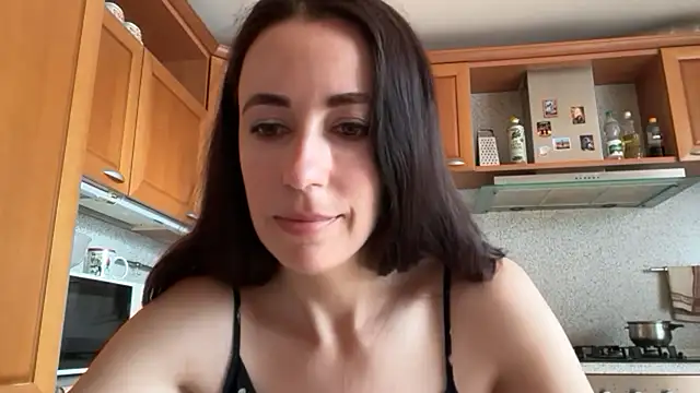 Flamingo Queen online show from July 4, 2026, 5:35 am