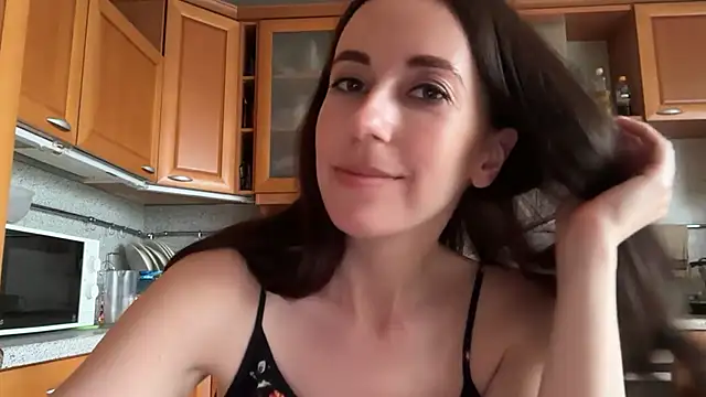 Flamingo Queen online show from July 13, 2026, 4:43 pm
