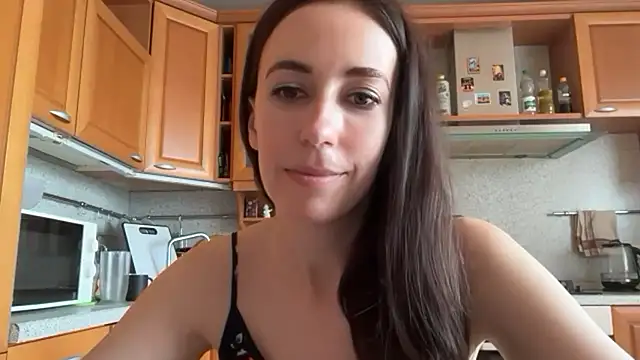 Flamingo Queen online show from July 14, 2026, 10:32 am