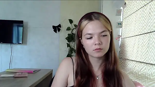 AvrilGillig online show from July 15, 2026, 7:35 am
