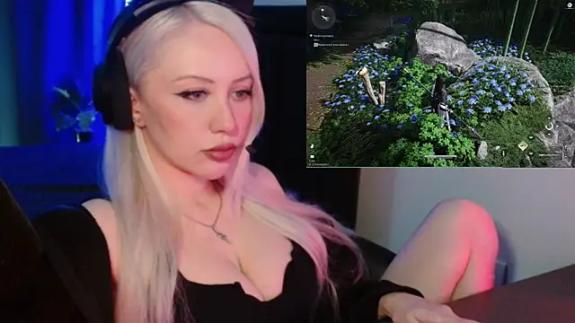 roxxyrowe online show from June 13, 2026, 1:42 pm