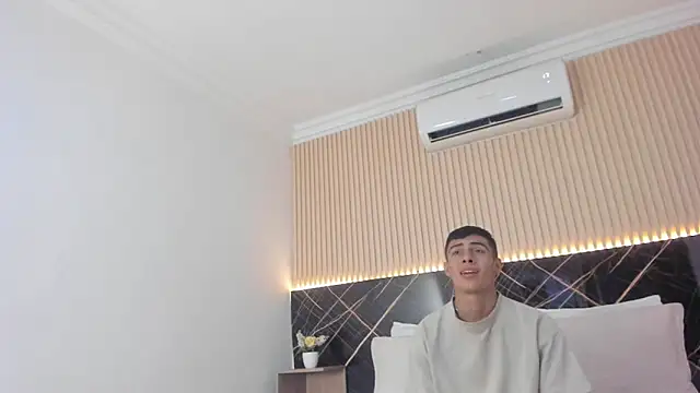 Bruno fox online show from June 19, 2026, 7:17 pm