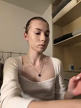 AlisaRussel online show from June 21, 2026, 4:31 pm