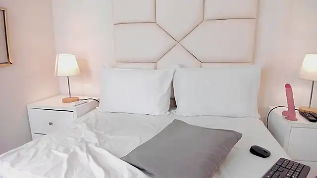 NaomiCambels online show from June 21, 2026, 7:11 am