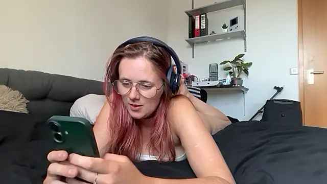 LeaLoveXXX online show from July 2, 2026, 7:14 am