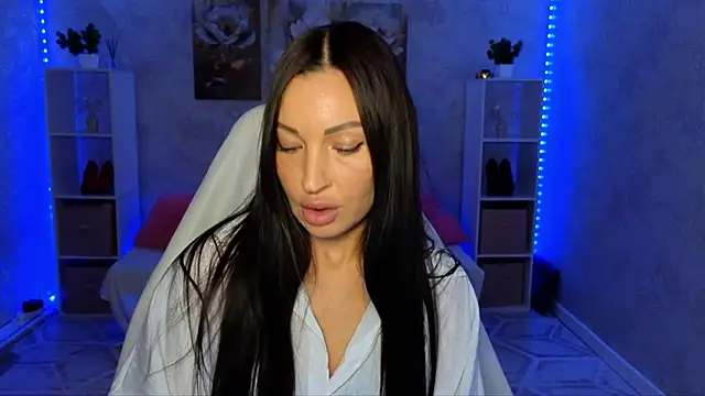 NikoleMills online show from June 29, 2026, 5:14 am