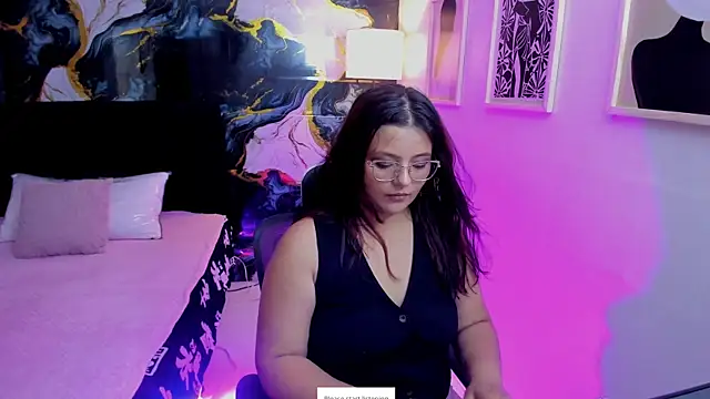 Miss Kloee online show from June 24, 2026, 11:53 am