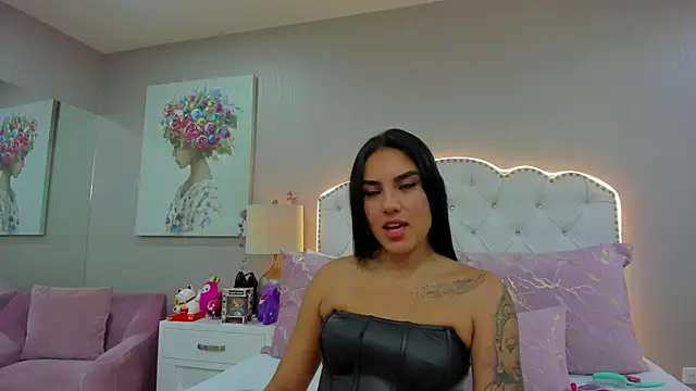 Valen Abella online show from August 4, 2026, 3:32 am