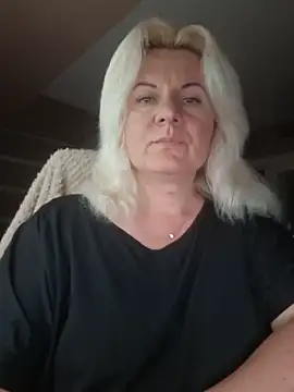 VikaRaine555 online show from June 12, 2026, 12:04 pm