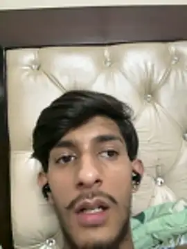 ronnnnn718 online show from June 13, 2026, 1:53 pm