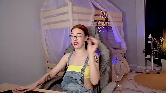 Snapshot of SeraphineDuskryn chatting on July 14, 2026, 5:18 pm SeraphineDuskryn online show from July 14, 2026, 5:18 pm