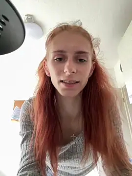 CherryBellaa online show from June 12, 2026, 3:33 pm