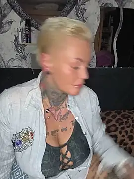 InkedMissLaBaehm online show from June 17, 2026, 10:43 pm