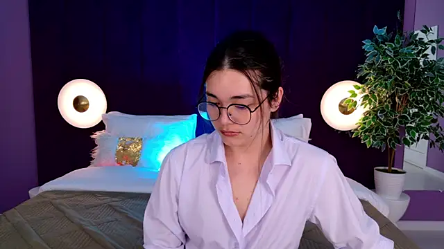 MaddieMeyer online show from July 16, 2026, 3:45 am