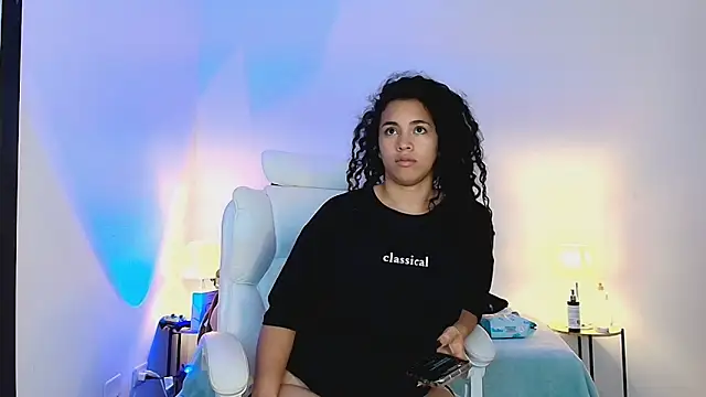 Isabella Sophia19 online show from June 19, 2026, 10:46 pm