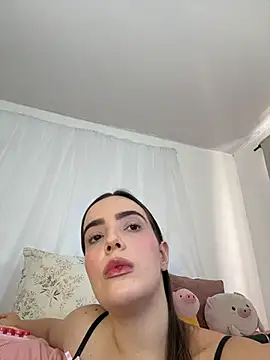 Snapshot of SophiaMiless chatting on August 3, 2026, 4:22 pm SophiaMiless online show from August 3, 2026, 4:22 pm