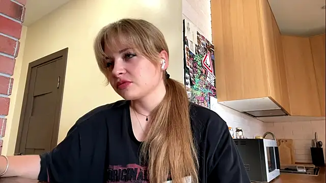 KelleeRodriguel online show from June 15, 2026, 2:19 pm