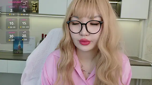 sakuraclover online show from June 26, 2026, 3:44 am