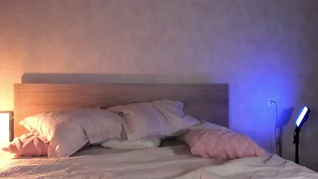 KitsuneDreams online show from July 31, 2026, 6:07 pm